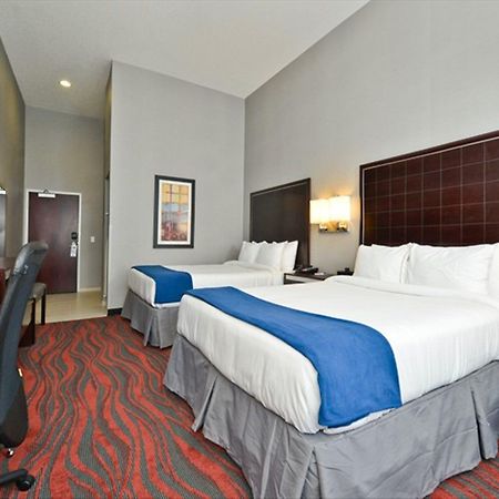 Holiday Inn Express & Suites Utica, An Ihg Hotel Bilik gambar