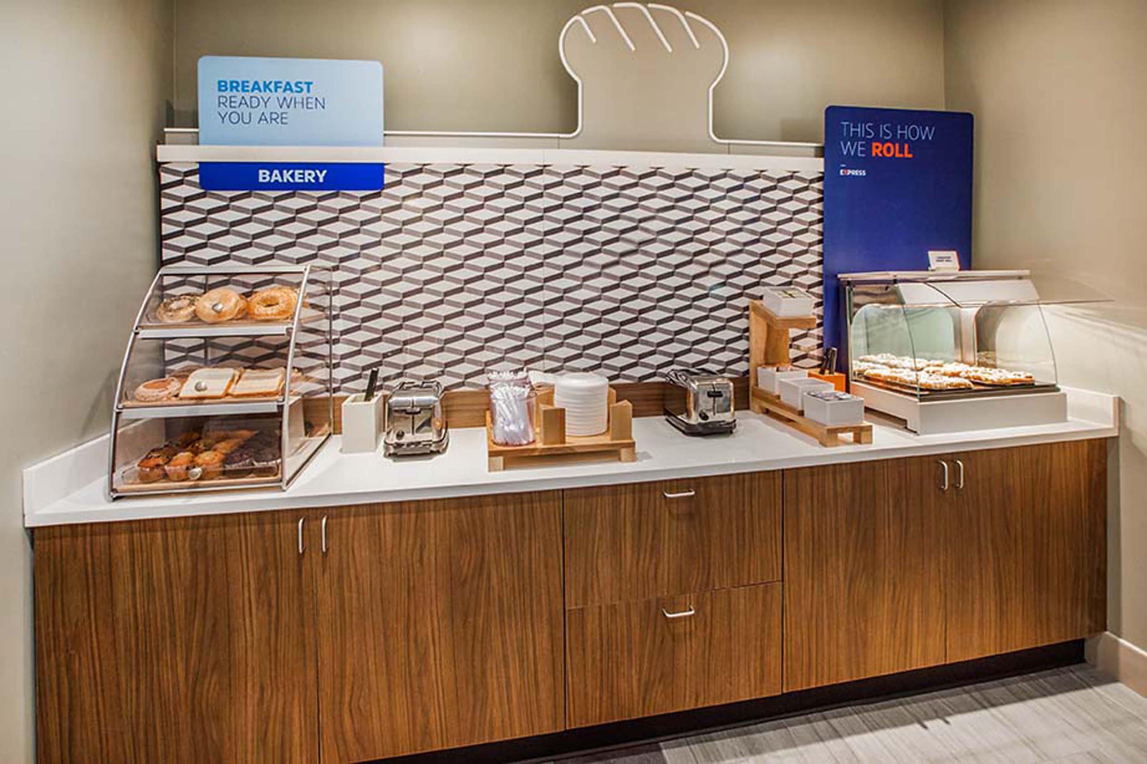 Holiday Inn Express & Suites Utica By Ihg Luaran gambar