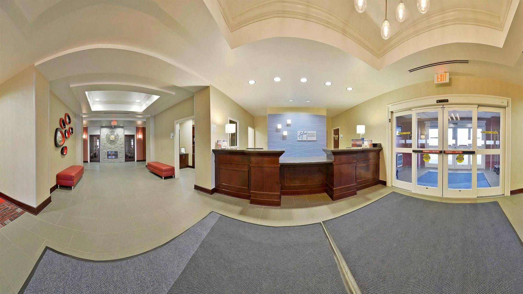 Holiday Inn Express & Suites Utica By Ihg Luaran gambar
