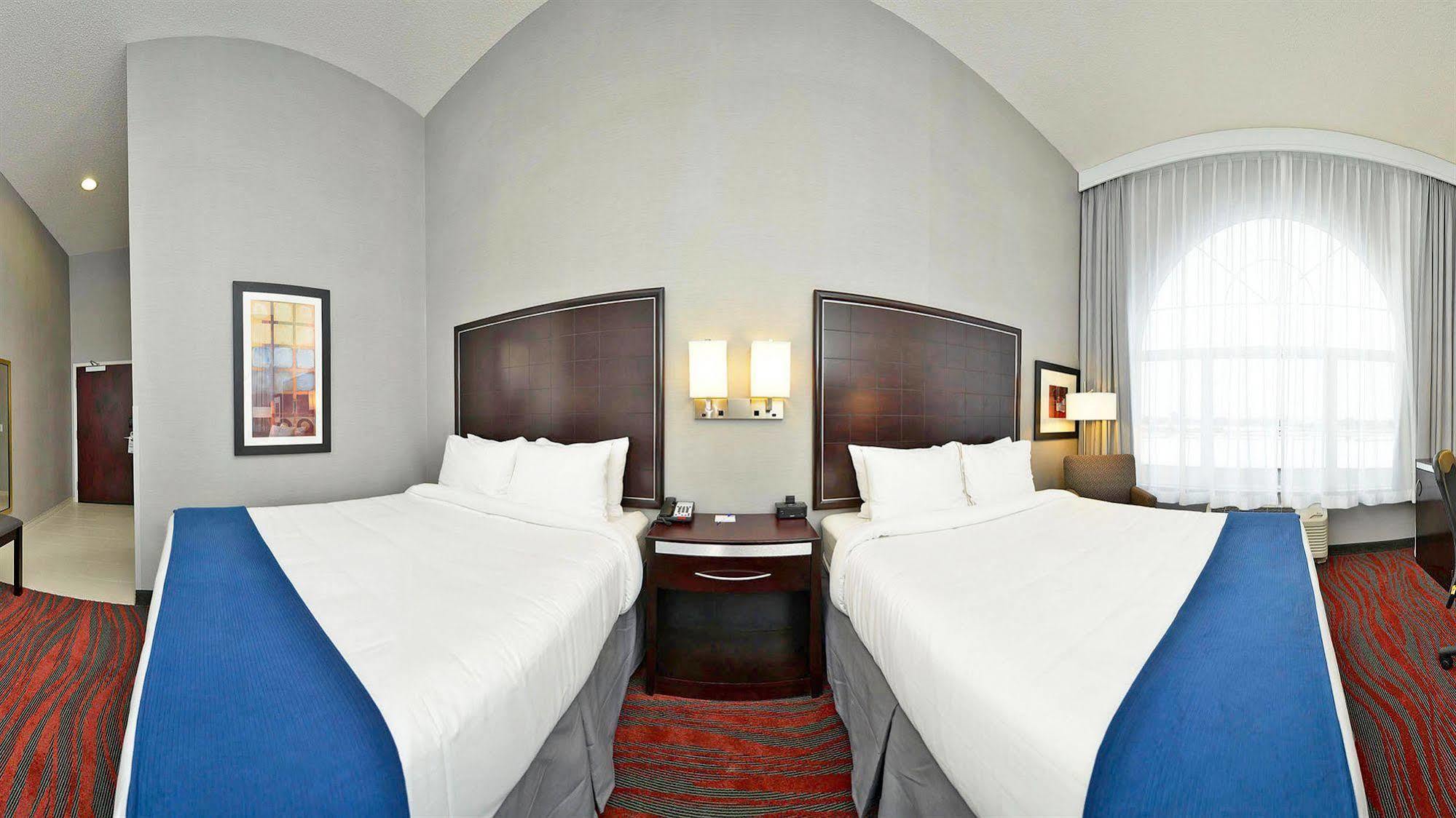 Holiday Inn Express & Suites Utica By Ihg Luaran gambar